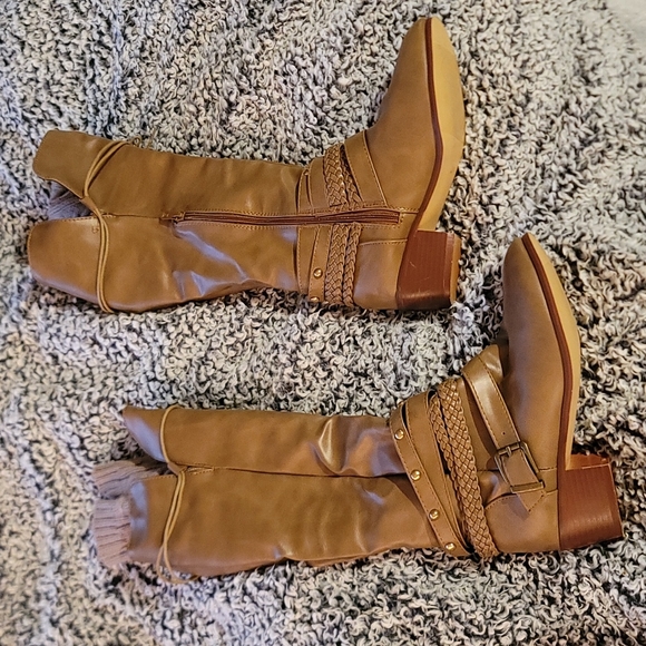 Shoes - Tan/brown boots